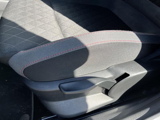 Skoda FABIA 1.0 TSI Sport business / KEYLESS/ SMARTLINK/ CRUISE CONTROL/ PARKEER SENSOREN/ DAB/ NAVI/ CLIMA/ 15'' LMV