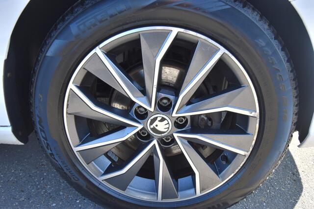 Skoda FABIA Combi 1.2 TSI Drive , TREKHAAK , NAVI , CLIMATR , CR CONTR , LMV16 , PDC A ,