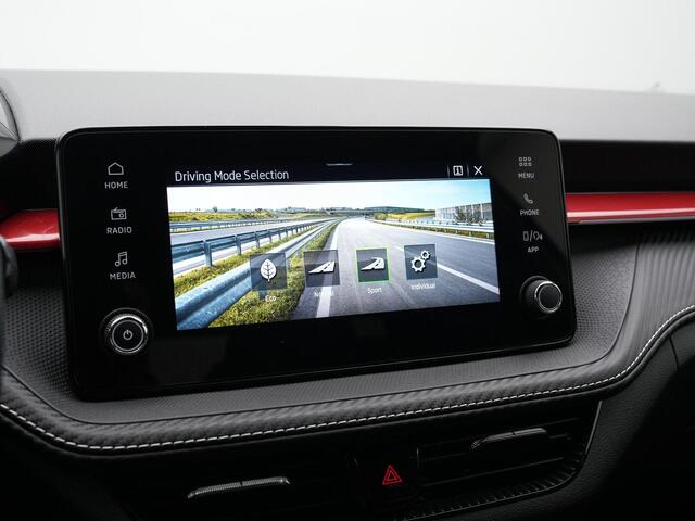 Skoda FABIA 1.0 TSI 115 pk DSG Monte Carlo | Achteruitrijcamera | Stoelverwarming | Adaptive Cruise | Keyless Entry