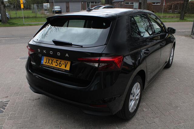 Skoda FABIA 1.0 TSI Carplay, Volledig digitaal, Achteruitrijcamera, NAVI, Stoelverwarming, CC, LED, Keyless, Parksens. V en A, 15" LMV