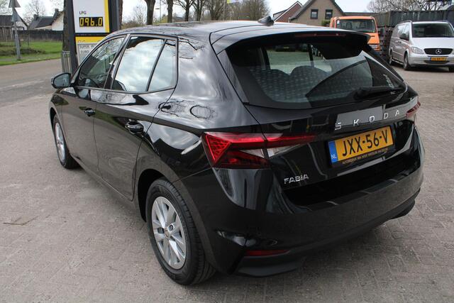 Skoda FABIA 1.0 TSI Carplay, Volledig digitaal, Achteruitrijcamera, NAVI, Stoelverwarming, CC, LED, Keyless, Parksens. V en A, 15" LMV