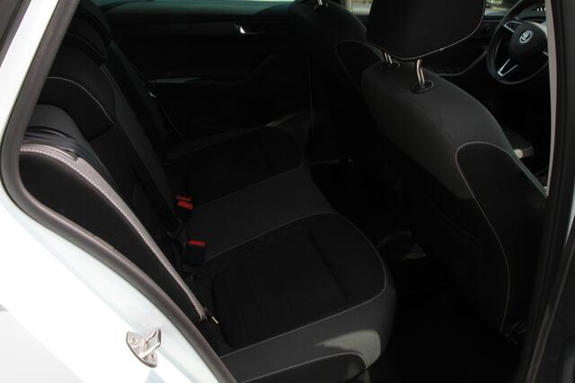 Skoda FABIA Combi 1.0 TSI Ambition NAVIGATIE | AIRCO | Apple CarPlay | Achteruitrijcamera |