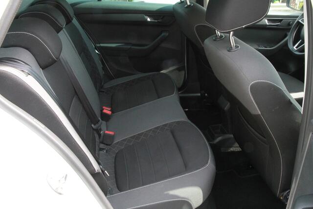 Skoda FABIA Combi 1.0 TSI Ambition NAVIGATIE | AIRCO | Apple CarPlay | Achteruitrijcamera |