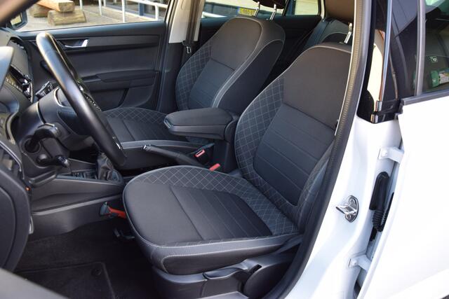 Skoda FABIA Combi 1.0 TSI 96PK Ambition | Org. NL | Incl. BOVAG Garantie | Adaptive Cruise Control | Parkeersensoren V&A | 16'' Velgen | Automatische Airco | Apple Carplay/Android Auto |