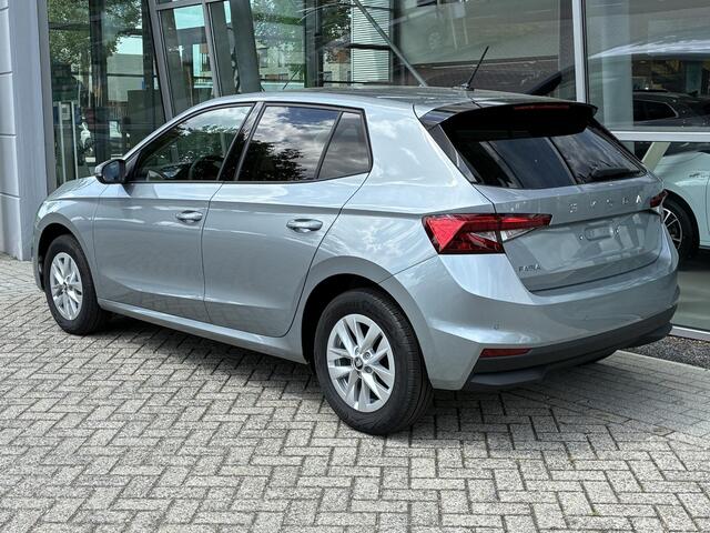 Skoda FABIA Selection 1.0 TSI 95 PK | Parkeersensoren | Apple Carplay/Android Auto | 16" Lichtmetalen Velgen | Getint glas |