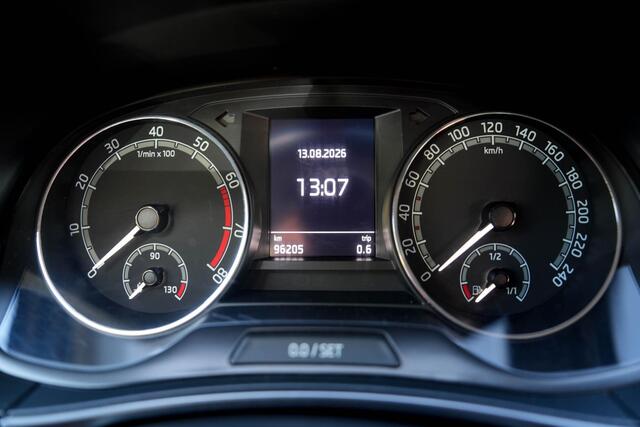 Skoda FABIA 1.0 TSI Ambition | Automaat | Camera | Carplay | Stoelverwarming | Climate