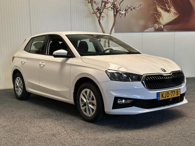 Skoda FABIA 1.0 TSI AMBITION CRUISE CONTROL AIRCO APPLE CARPLAY/ANDROID BLUETOOTH TELEFOON RIJSTROOKSENSOREN 15" LICHTMETALEN VELGEN PDC ZEER MOOI !!