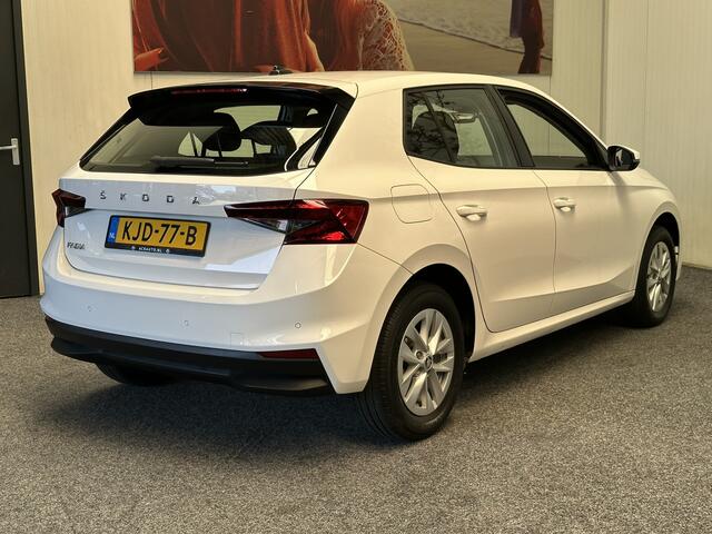 Skoda FABIA 1.0 TSI AMBITION CRUISE CONTROL AIRCO APPLE CARPLAY/ANDROID BLUETOOTH TELEFOON RIJSTROOKSENSOREN 15" LICHTMETALEN VELGEN PDC ZEER MOOI !!