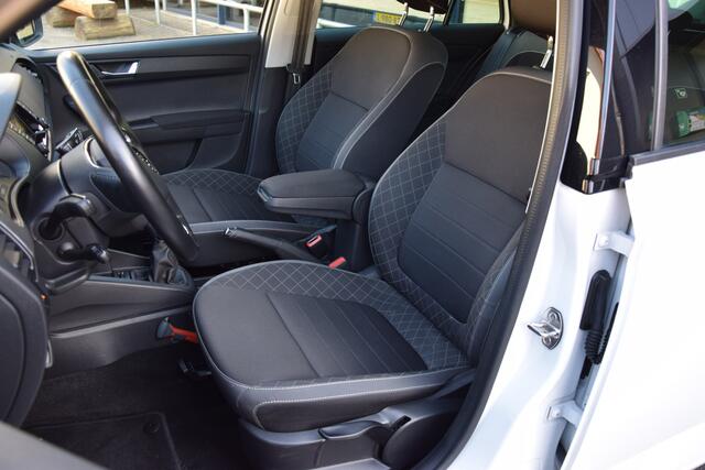 Skoda FABIA Combi 1.0 TSI 96PK Ambition | Org. NL | Incl. BOVAG Garantie | Adaptive Cruise Control | Parkeersensoren V&A | 16'' Velgen | Automatische Airco | Apple Carplay/Android Auto |