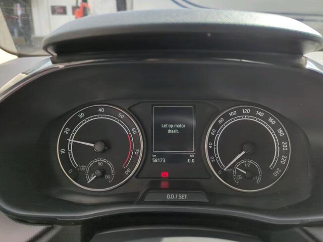 Skoda FABIA 1.0 TSI Ambition / ZEER ZUINIG/ CRUISE/ PARKEER SENSOREN/ AIRCO/ RADIO