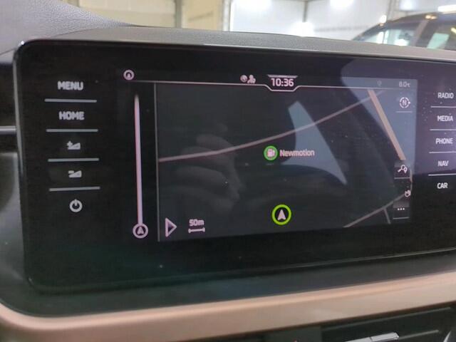 Skoda Kamiq 1.0 TSI Business Edition Wegkl.trekhaak - Stoelverwarming - Digitaal dashboard - Navigatie - Climatronic