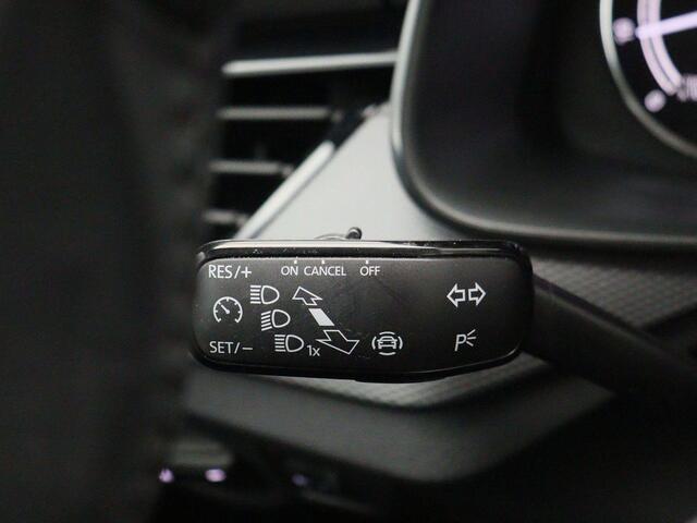 Skoda Kamiq Ambition 1.0 TSI 110pk Cruise control, Parkeersensor achter, App connect, Airco, Bluetooth, DAB, Radio, LED koplampen