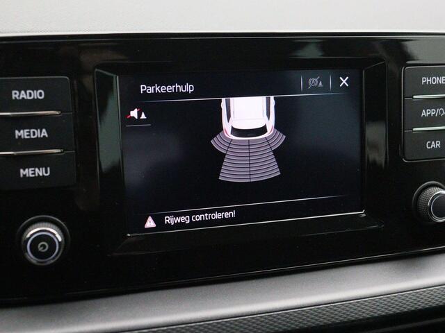 Skoda Kamiq Ambition 1.0 TSI 110pk Cruise control, Parkeersensor achter, App connect, Airco, Bluetooth, DAB, Radio, LED koplampen