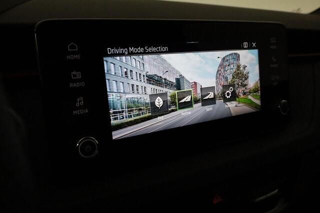 Skoda Kamiq Monte Carlo 1.0 TSI 85 kW / 115 pk | Panoramadak | Camera | LED | Keyless | Stoelverwarming | 17 inch
