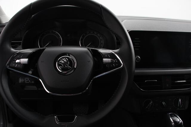 Skoda Kamiq 1.0 TSI Automaat Ambition Navigatie Apple Carplay / Android Auto Adaptive Cruise Control Lane Assist Parkeersensoren Achter DAB