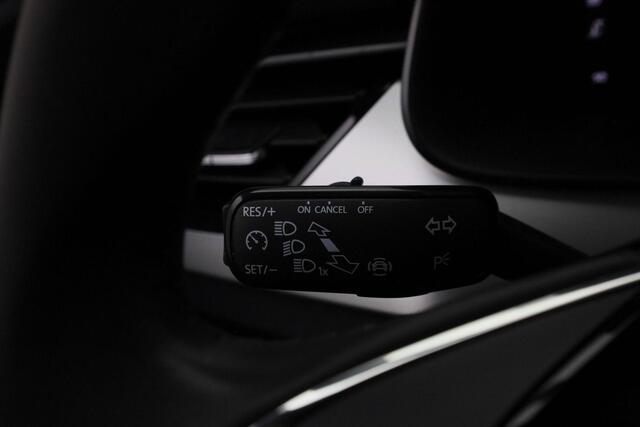 Skoda Kamiq 1.0 TSI 110 pk DSG Ambition | Navigatie Columbus | Achteruitrijcamera | Stoelverwarming
