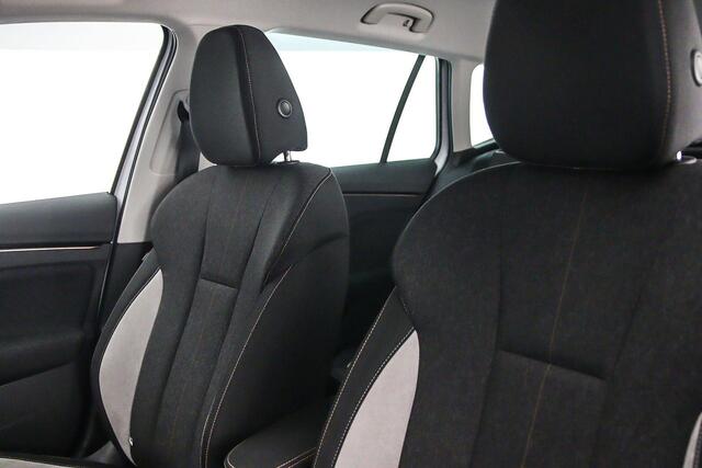 Skoda Kamiq Selection 1.0 TSI 115pk DSG Automaat Cruise control, Parkeersensor achter, Airco, DAB, Radio, Stoelverwarming, App connect, LED koplampen