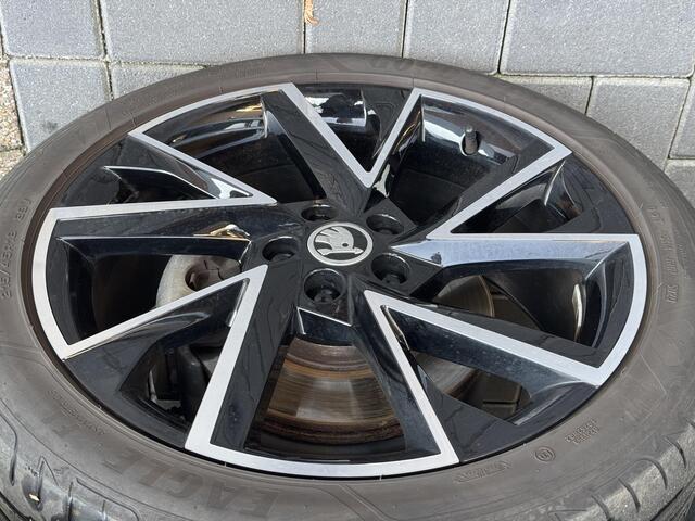 Skoda Kamiq 1.5 TSI Bisns Monte Carlo,Pano,App,Camera,Cruise