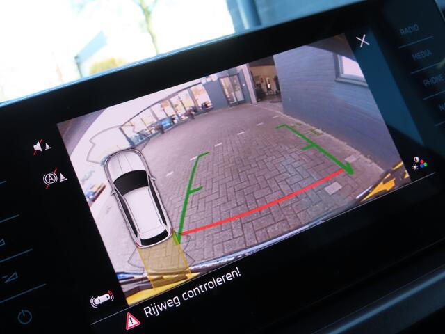 Skoda Kamiq 1.0 TSI Clever DSG | virtual cockpit | navi | adaptive cruise | stoelverwarming