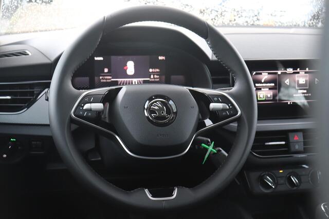 Skoda Kamiq Essence 1.0 85 kW / 115 pk TSI SUV 6 versn. Hand | Trekhaak | Parkeersensoren | Cruise Control | Apple Carplay/Android Auto