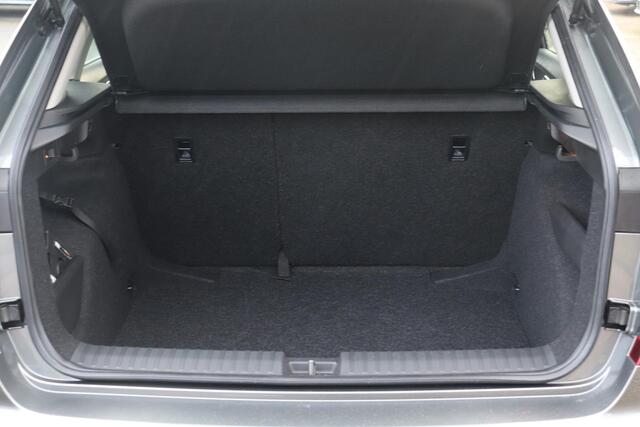 Skoda Kamiq Essence 1.0 85 kW / 115 pk TSI SUV 6 versn. Hand | Trekhaak | Parkeersensoren | Cruise Control | Apple Carplay/Android Auto