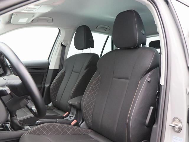Skoda Kamiq 1.0 TSi 110 Pk Ambition | Climate Controle | 17 Inch | Privacy Glass | Carplay | Parkeersensoren | 49.956 Km!!