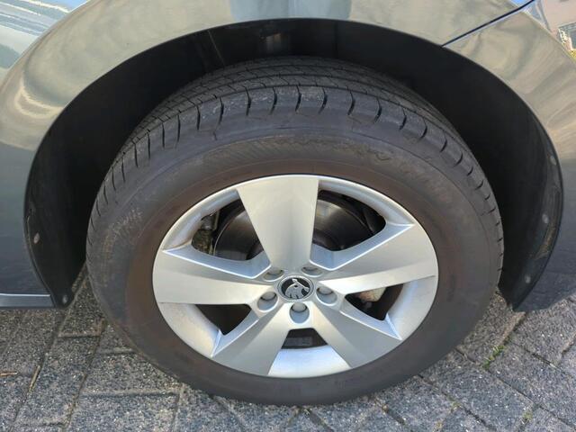 Skoda Kamiq 1.0 TSI Ambition Metallic/ Led/ Airco/ APP/ Haak Elektrisch / 16 lmv