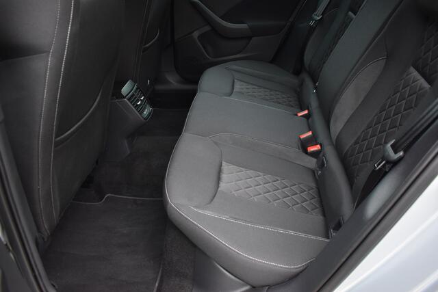 Skoda Kamiq 1.0 TSI Sport Business / Carplay / Sensoren achter / LED / Sportstoelen