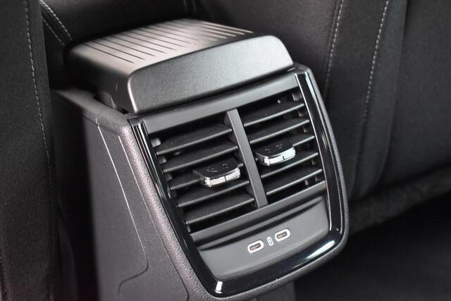 Skoda Kamiq 1.0 TSI Sport Business / Carplay / Sensoren achter / LED / Sportstoelen