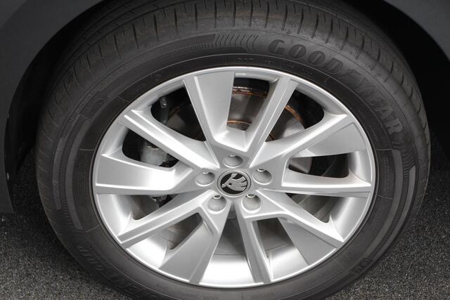 Skoda Kamiq 1.0 TSI 110pk Ambition | Navigatie | Apple Carplay/Android Auto | Climate Control | Dab | Led | Parkeer sensoren | Stoelverwarming | Extra getint glas