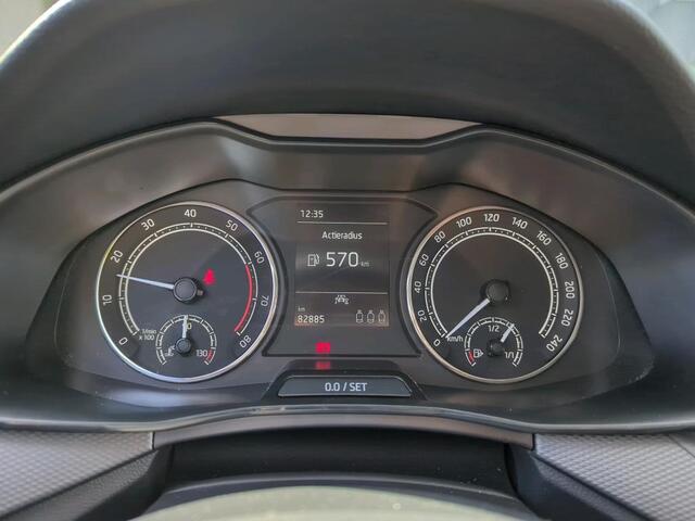 Skoda Kamiq 1.0 TSI Ambition / Mettallic/ Led/ Airco/ APP/ Parkeersensor/ 16 lmv