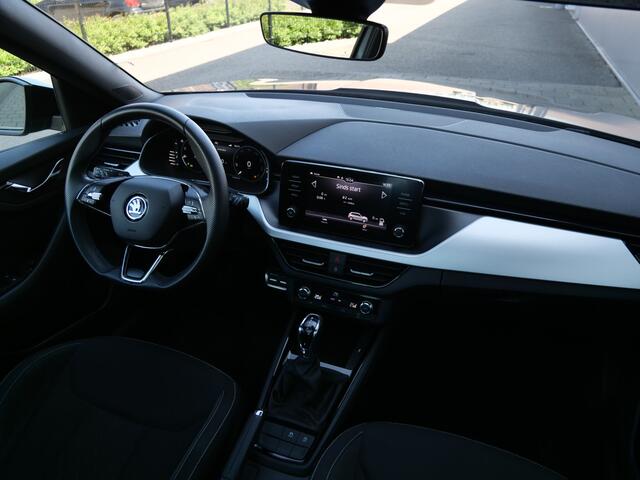 Skoda Kamiq 1.0 TSI 110pk Sport Business AUTOMAAT Sportstoelen / Panoramadak / LED-koplampen