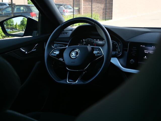 Skoda Kamiq 1.0 TSI 110pk Sport Business AUTOMAAT Camera / Sportstoelen / Panoramadak