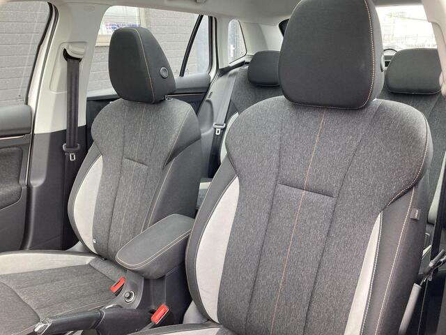 Skoda Kamiq 1.0TSI/110PK Business Edition · Panoramadak · Apple Car Play · Navigatie · Parkeersensoren