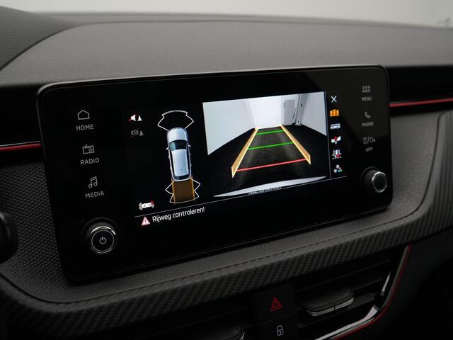 Skoda Kamiq 1.0 TSI 110 pk DSG Monte Carlo | Panoramadak | Achteruitrijcamera | Parkeersensoren voor/achter | Sportstoelen | 18 inch
