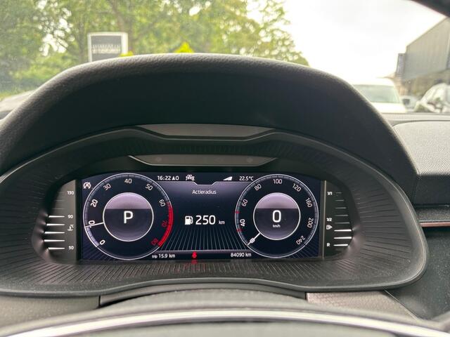Skoda Kamiq TSI Automaat Panorama Dak Leder Virtual cockpit Parkeerhulp Winterpakket