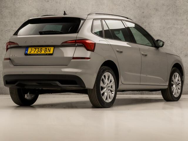 Skoda Kamiq 1.0 TSI Sport (APPLE CARPLAY, GROOT NAVI, CLIMATE, GETINT GLAS, ZWART HEMEL, SPORTSTOELEN, LED KOPLAMPEN, CRUISE, PARKEERSENSOREN, NIEUWSTAAT)
