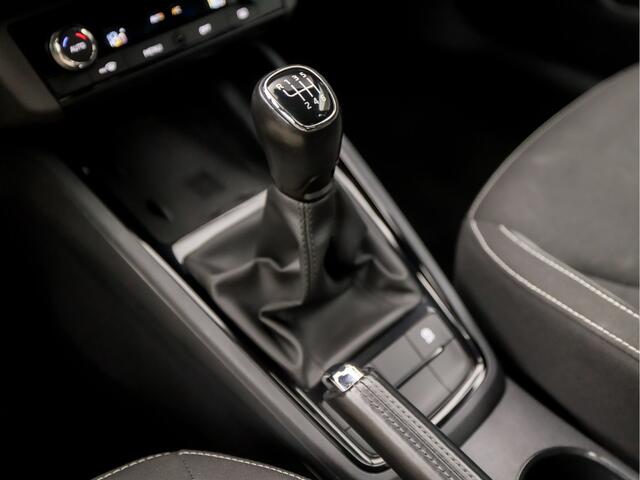 Skoda Kamiq 1.0 TSI Sport (APPLE CARPLAY, GROOT NAVI, CLIMATE, GETINT GLAS, ZWART HEMEL, SPORTSTOELEN, LED KOPLAMPEN, CRUISE, PARKEERSENSOREN, NIEUWSTAAT)