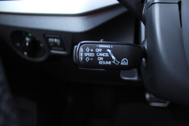 Skoda Kamiq 1.0-115pk TSI Sport Business AUTOMAAT ! Uiterst nette en goed onderhouden Skoda.