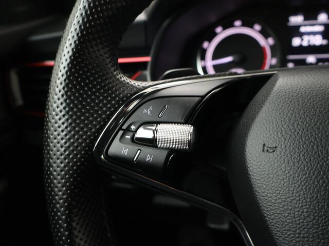 Skoda Kamiq 1.0 TSI Sport Business | 110 PK | Automaat | Trekhaak wegklapbaar | Panoramadak |