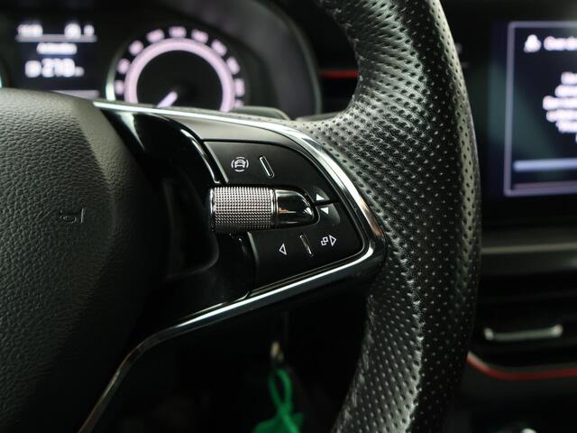 Skoda Kamiq 1.0 TSI Sport Business | 110 PK | Automaat | Trekhaak wegklapbaar | Panoramadak |