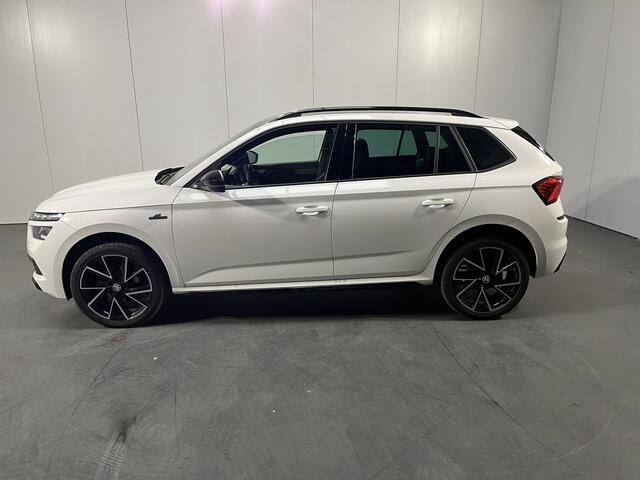 Skoda Kamiq 1.5 TSI Monte Carlo / AUTOMAAT/ PANO/ PARK. SENSOREN + CAMERA/ SMARTLINK/ LED/ CRUISE/ CLIMA/ 18" LMV/ STOEL VERWARM./ DAB