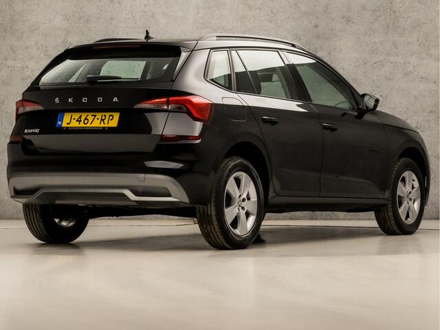 Skoda Kamiq 1.0 TSI Sport (APPLE CARPLAY, CRUISE, LED KOPLAMPEN, SPORTSTOELEN, LANE ASSIST, ARMSTEUN, BLUETOOTH, NIEUWE APK, NIEUWSTAAT)