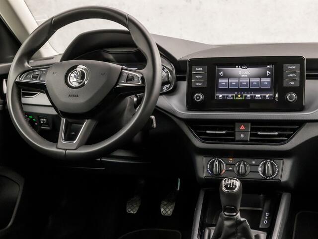 Skoda Kamiq 1.0 TSI Sport (APPLE CARPLAY, CRUISE, LED KOPLAMPEN, SPORTSTOELEN, LANE ASSIST, ARMSTEUN, BLUETOOTH, NIEUWE APK, NIEUWSTAAT)