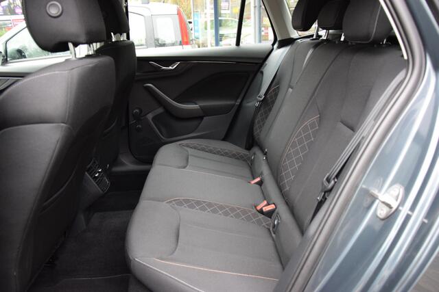 Skoda Kamiq 1.0 TSI 110PK Ambition Automaat DSG | Org. NL | BOVAG Garantie | PDC achter | 16'' Velgen Met All Season Banden | Apple Carplay/Android Auto | Cruise Control | DAB Audio |