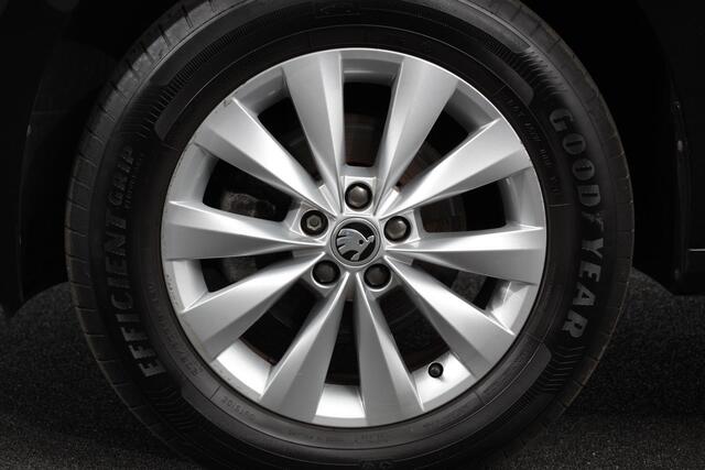 Skoda Kamiq 1.0 TSI 110pk DSG Tour de France Navigatie Apple Carplay/Android Auto Cimate Control Camera Parkeer sensoren Led Adaptive Cruise Control