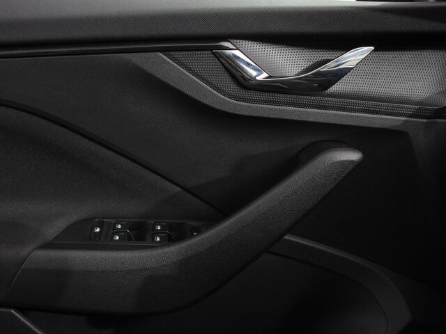 Skoda Kamiq 1.0 TSI 110pk DSG Blackline | Navigatie | Apple Carplay/Android Auto | Adaptive Cruise Control | Stoelverwarming | Led | Climatronic