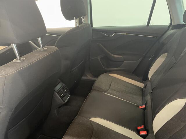 Skoda Kamiq 1.0 TSI 110pk DSG Style Navigatie Apple Carplay/Android Auto Climate Control Elektrisch bedienbare kofferbak Dab Extra Getint Glas