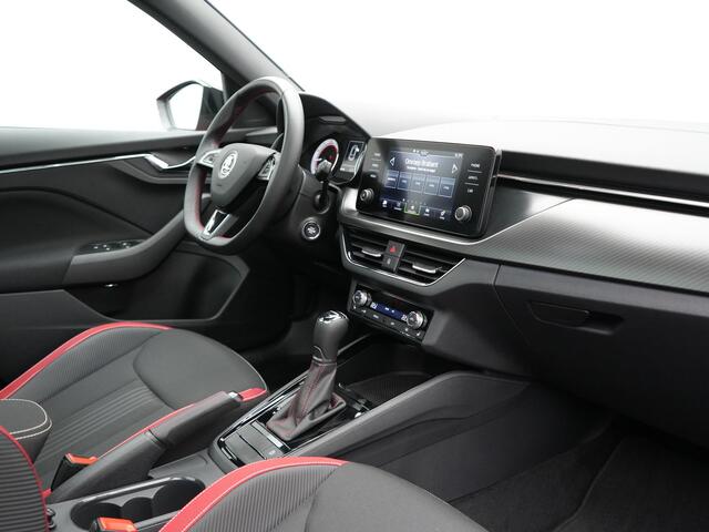 Skoda Kamiq 1.0 TSI Monte Carlo 116pk DSG Dealer O.H. | Panodak | Apple Carplay | RS Sportstoelen Verwarmd | LED Koplampen | Cruise Control | DAB | 18"L.M |