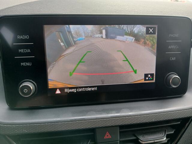 Skoda Kamiq 1.0 TSI Apple carplay / android auto / trekhaak / camera / 4 seizoenbanden